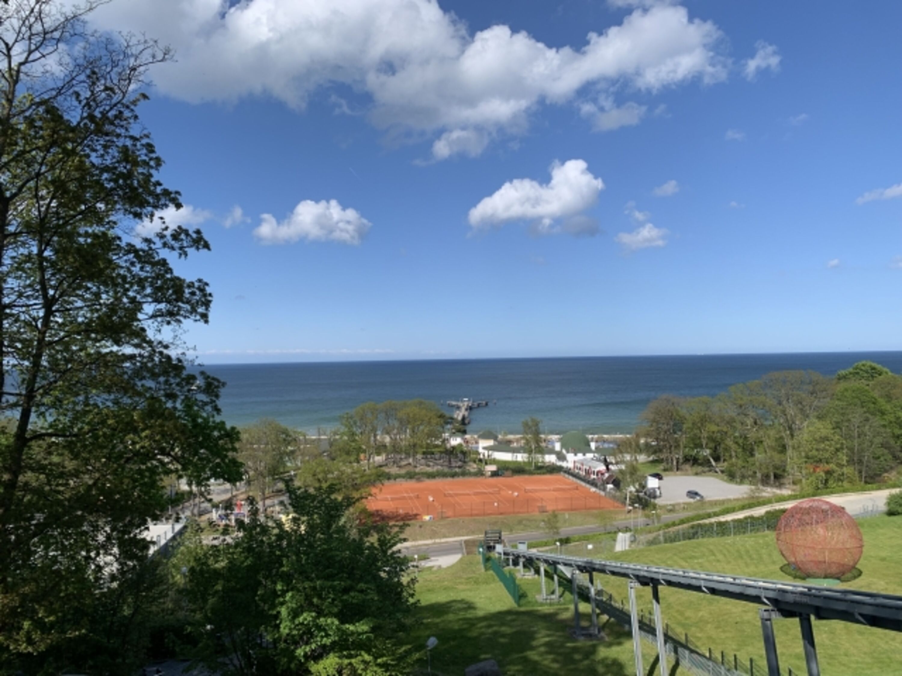 Blick auf die Seebrücke am Nordstrand von Göhren