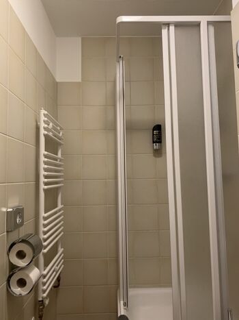 Bad mit WC und Dusche