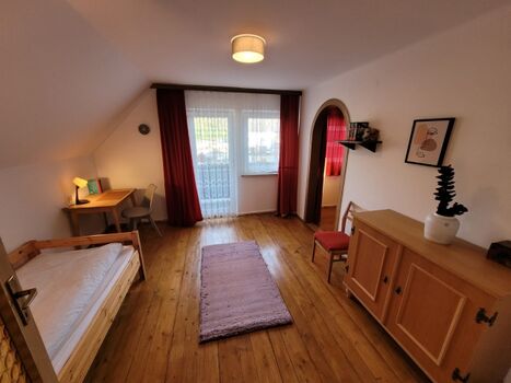 Schlafzimmer 2 (Durchgang zu Schlafzimmer 1)