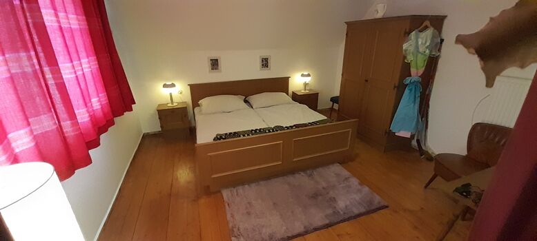 Schlafzimmer 1