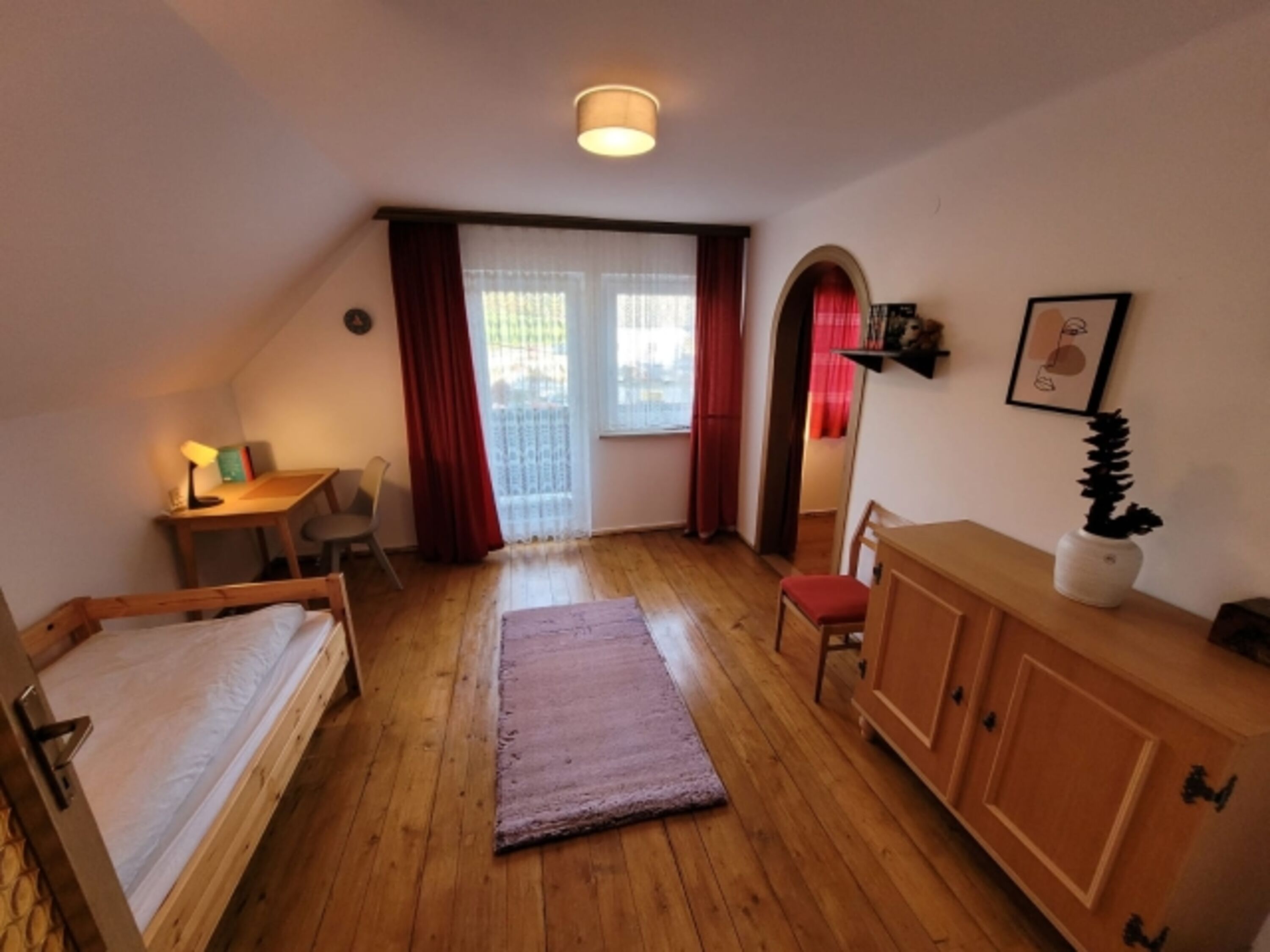 Schlafzimmer 2 (Durchgang zu Schlafzimmer 1)