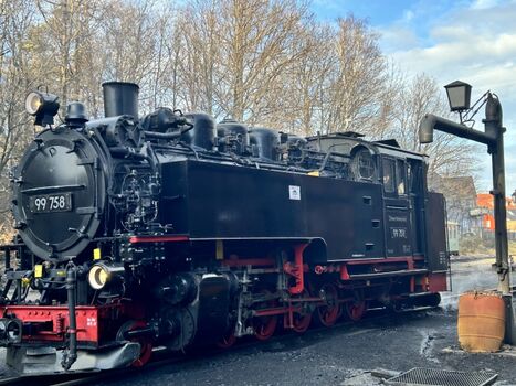 Dampflok der historischen Schmalspurbahn