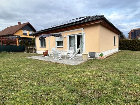 Blick vom Garten aufs Haus