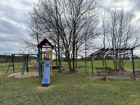 Spielplatz 150 m vom Haus