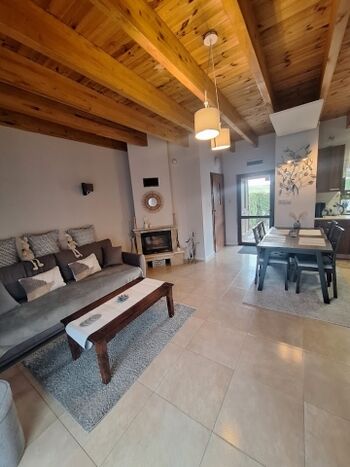 Wohnzimmer mit Kochnische