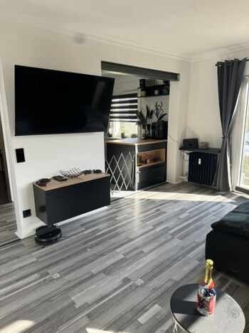 Wohnzimmer zur offenen Küche 