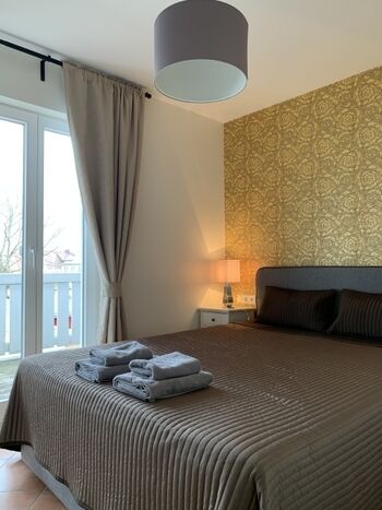 Schlafzimmer mit Boxspringbett