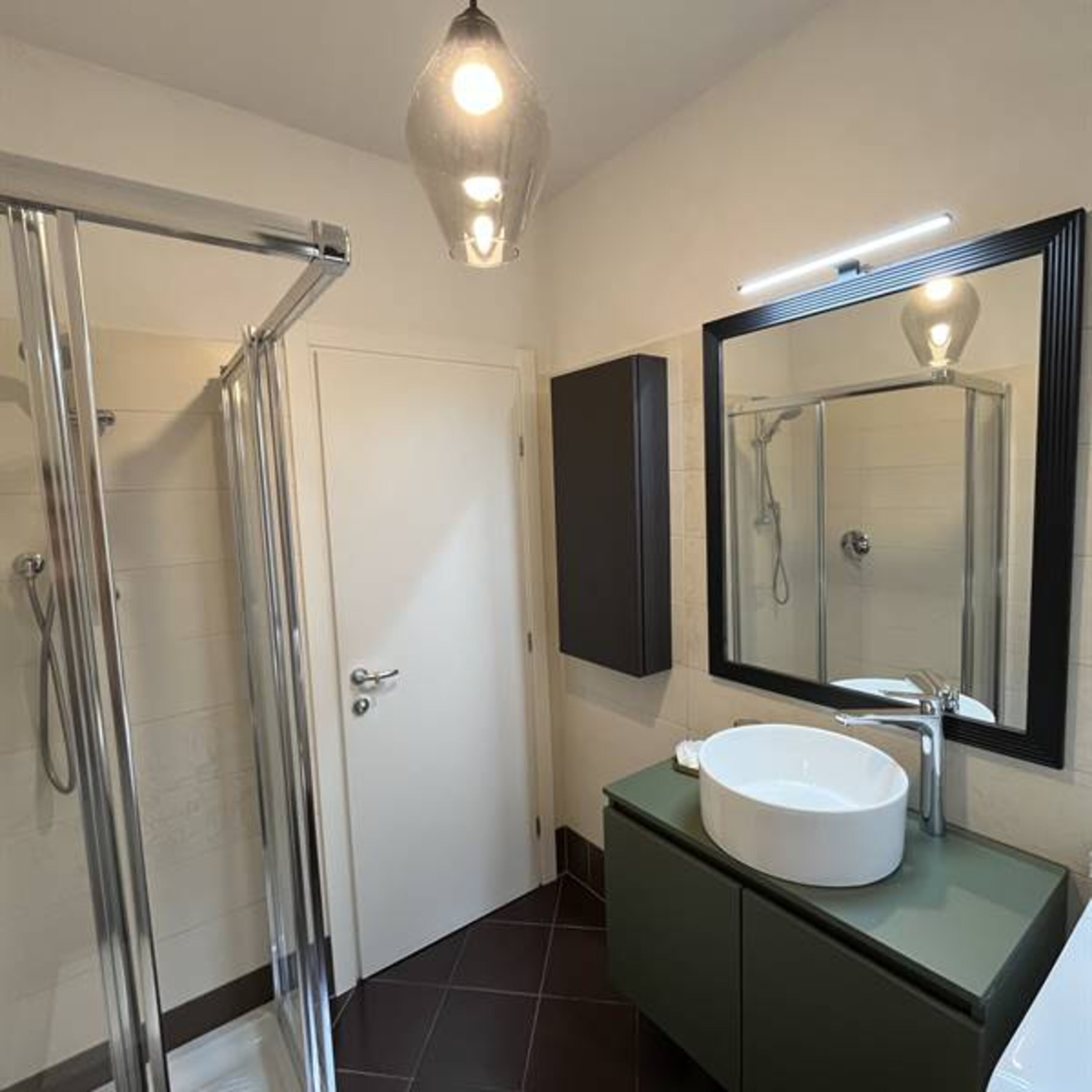 modernes Badezimmer