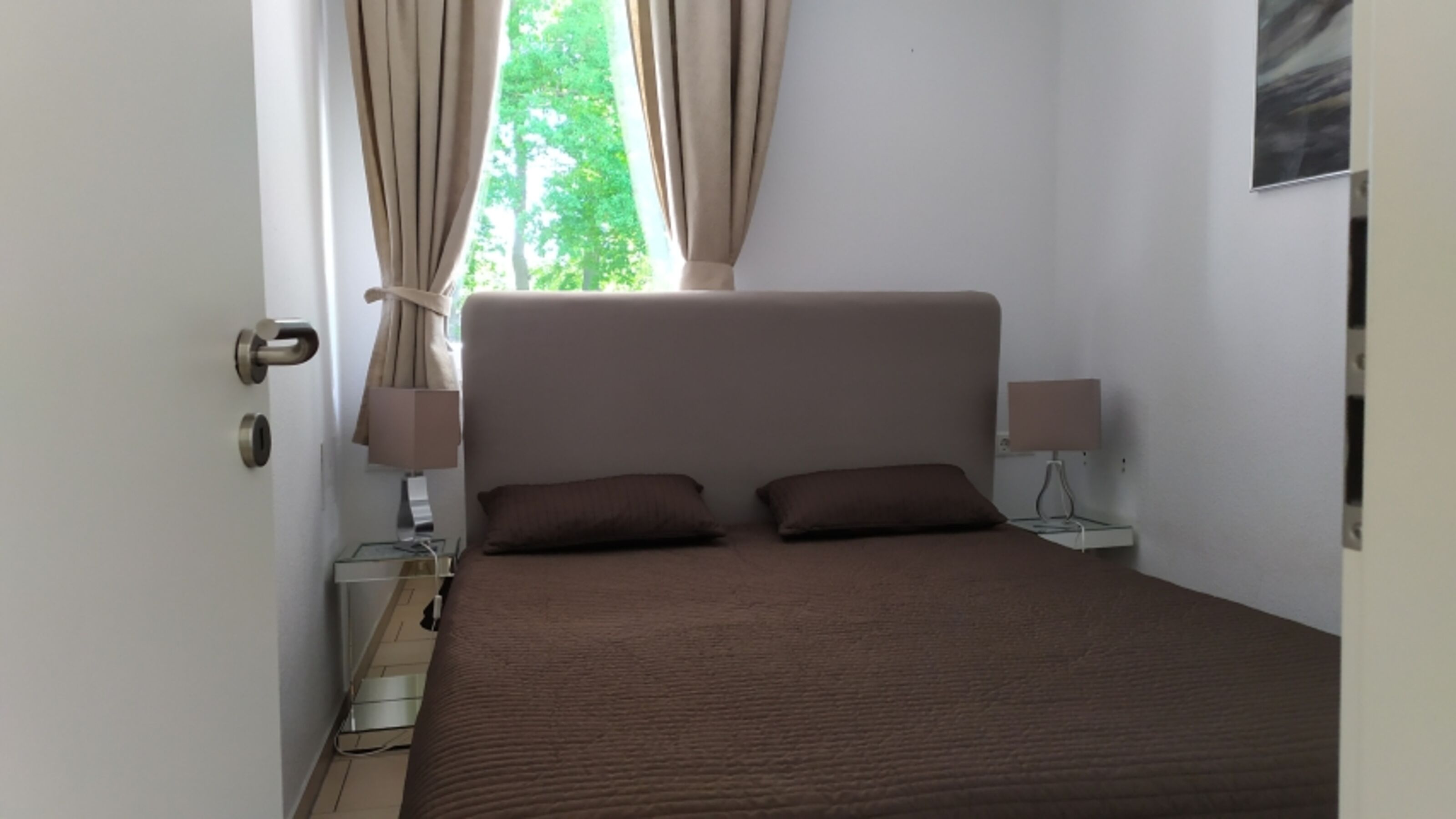 2 Schlafzimmer mit Boxspringbetten