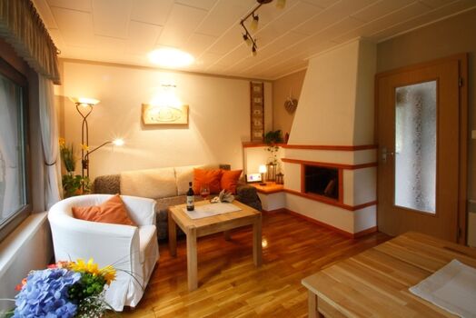 Sitzecke im Wohnzimmer - Kamin nur Deko