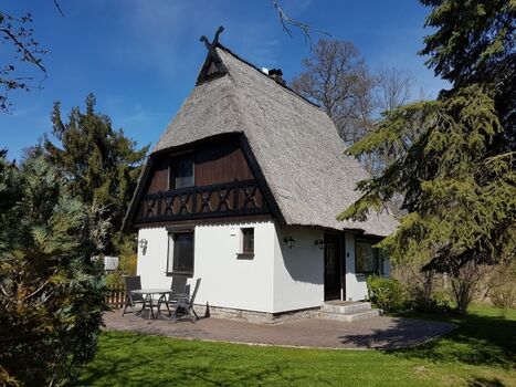 Hausansicht mit Sonnenterasse