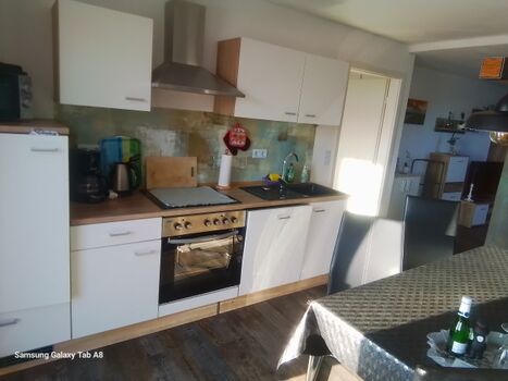 Küche mit Geschirrspülmaschine 