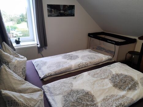 Schlafzimmer 2