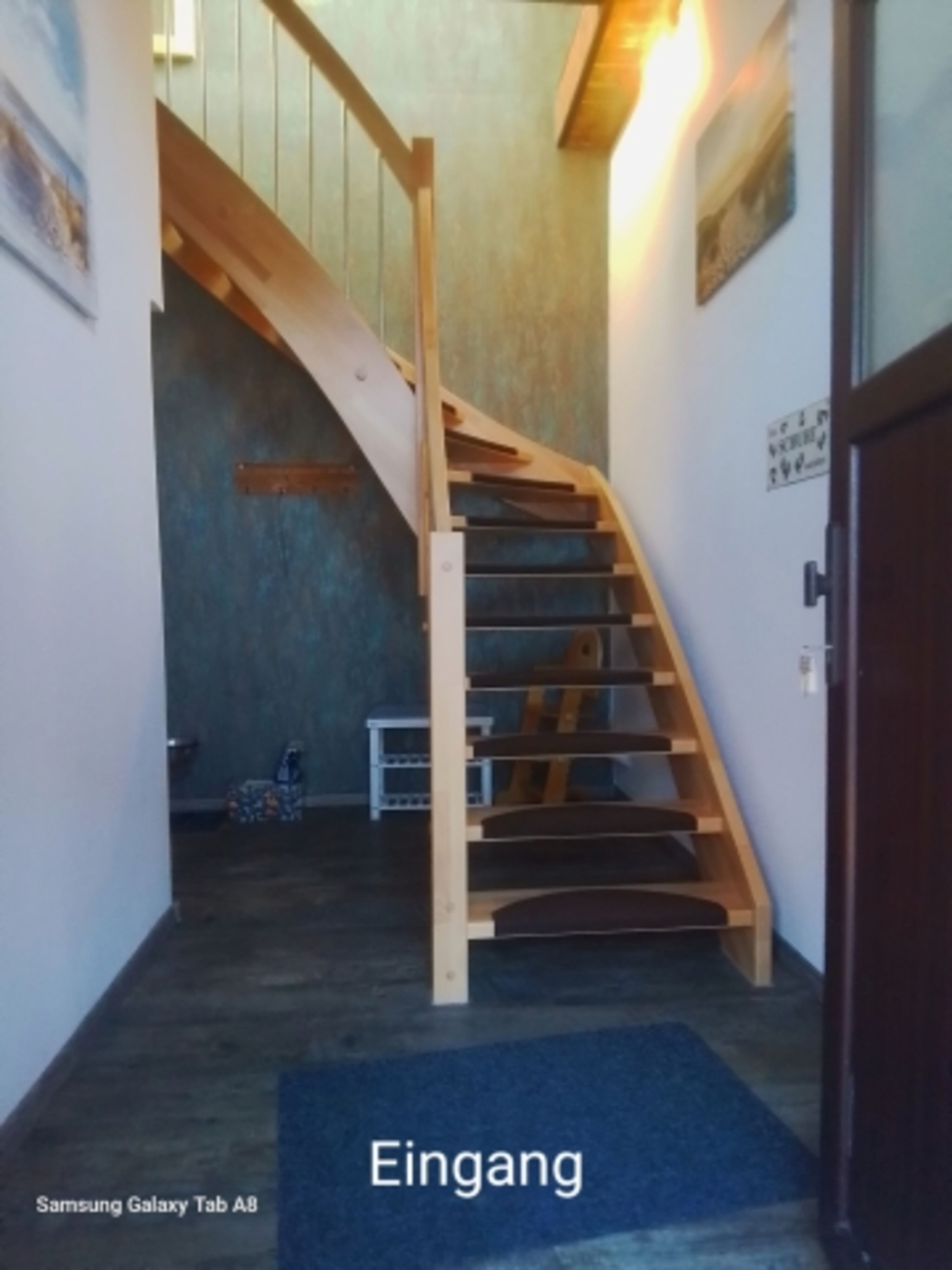 Holztreppe in Ihr Feriendomizil 