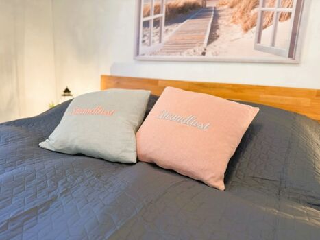 Schlafzimmer mit Doppelbett (180 x 200 cm)