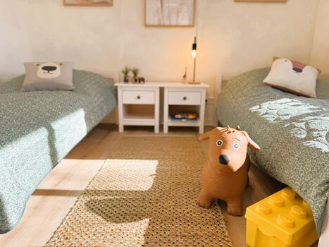 Kinderzimmer mit 2 Einzelbetten (90 x 200 cm)