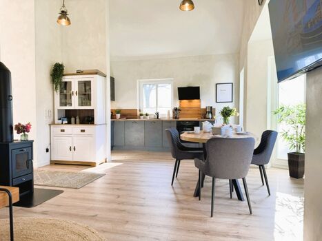 Wohnbereich mit Blick zur Küche