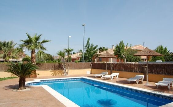 Nicht einsehbarer privater Poolbereich