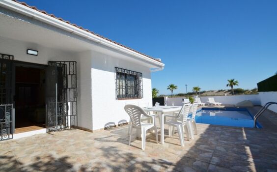 Mit Meerblick in 1. Linie zum Hundestrand