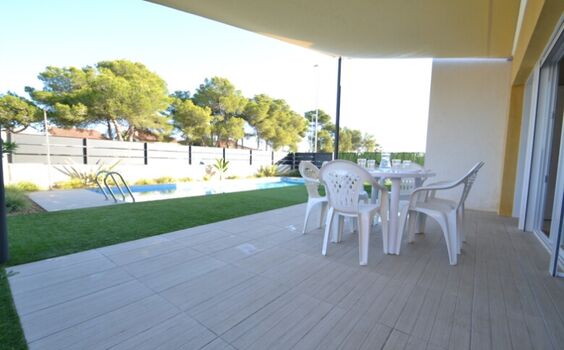 Überda chte schattige Terrasse