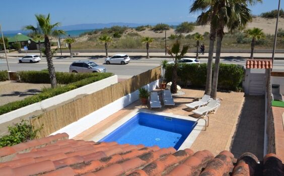 Neu renoviert. Unser Strandhaus mit Meerblick.