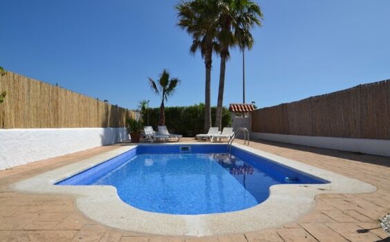 Der private Swimmingpool. Nicht einsehbarer Garten