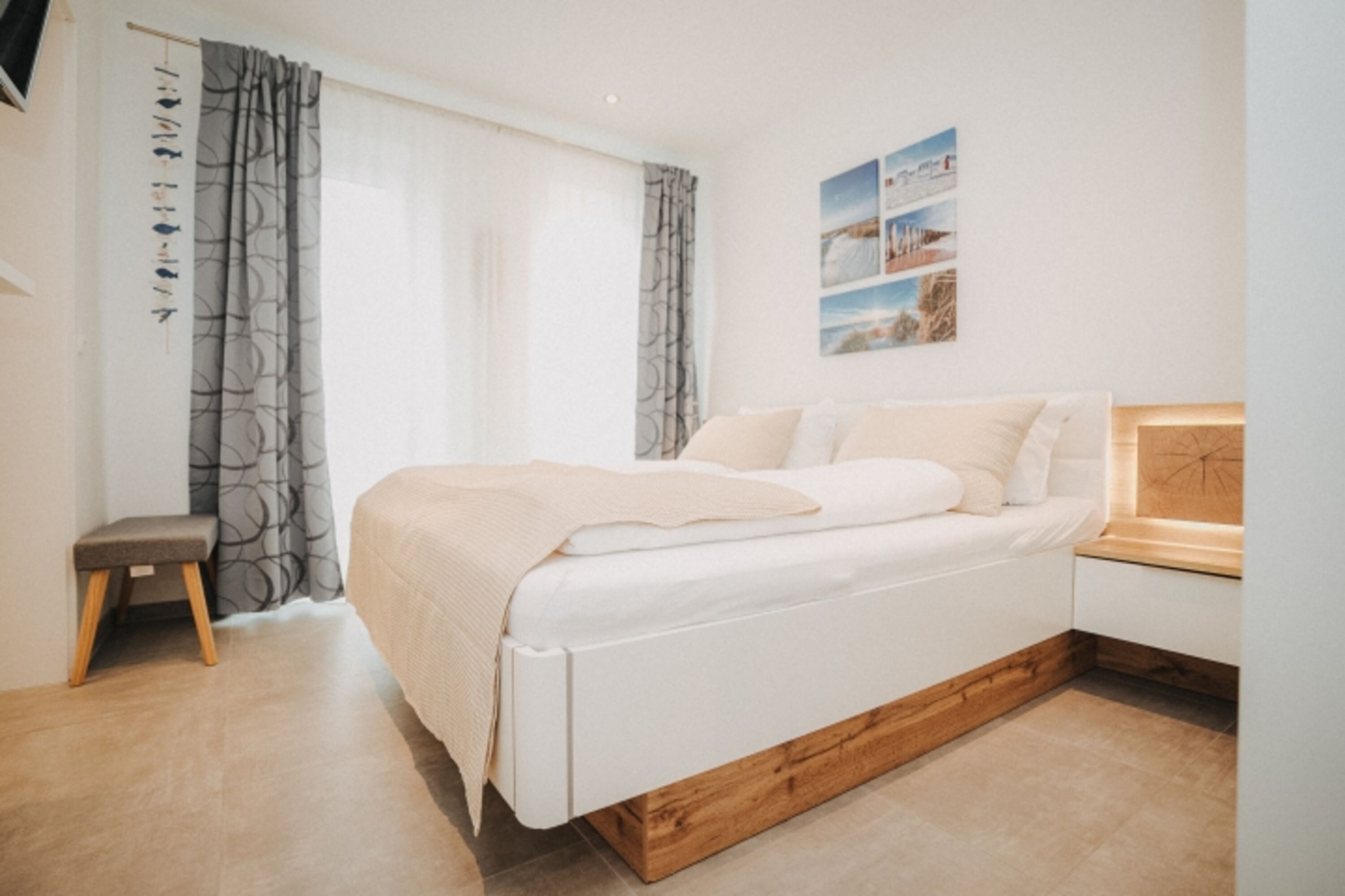 Schlafzimmer unten mit Doppelbett