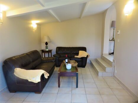 Wohnzimmer mit Ledersofa