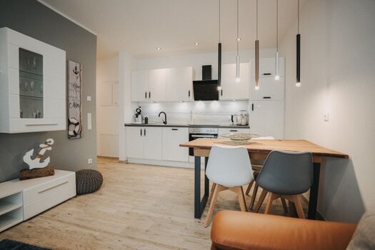 Blick Richtung Küchenzeile/Essbereich