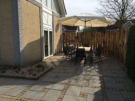 weiterer Gartentisch für 10 Personen 