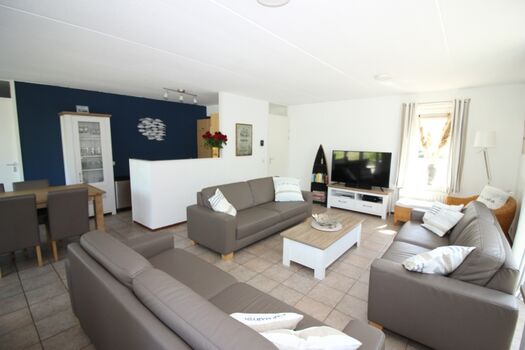 Wohnzimmer mit 55" Smart TV