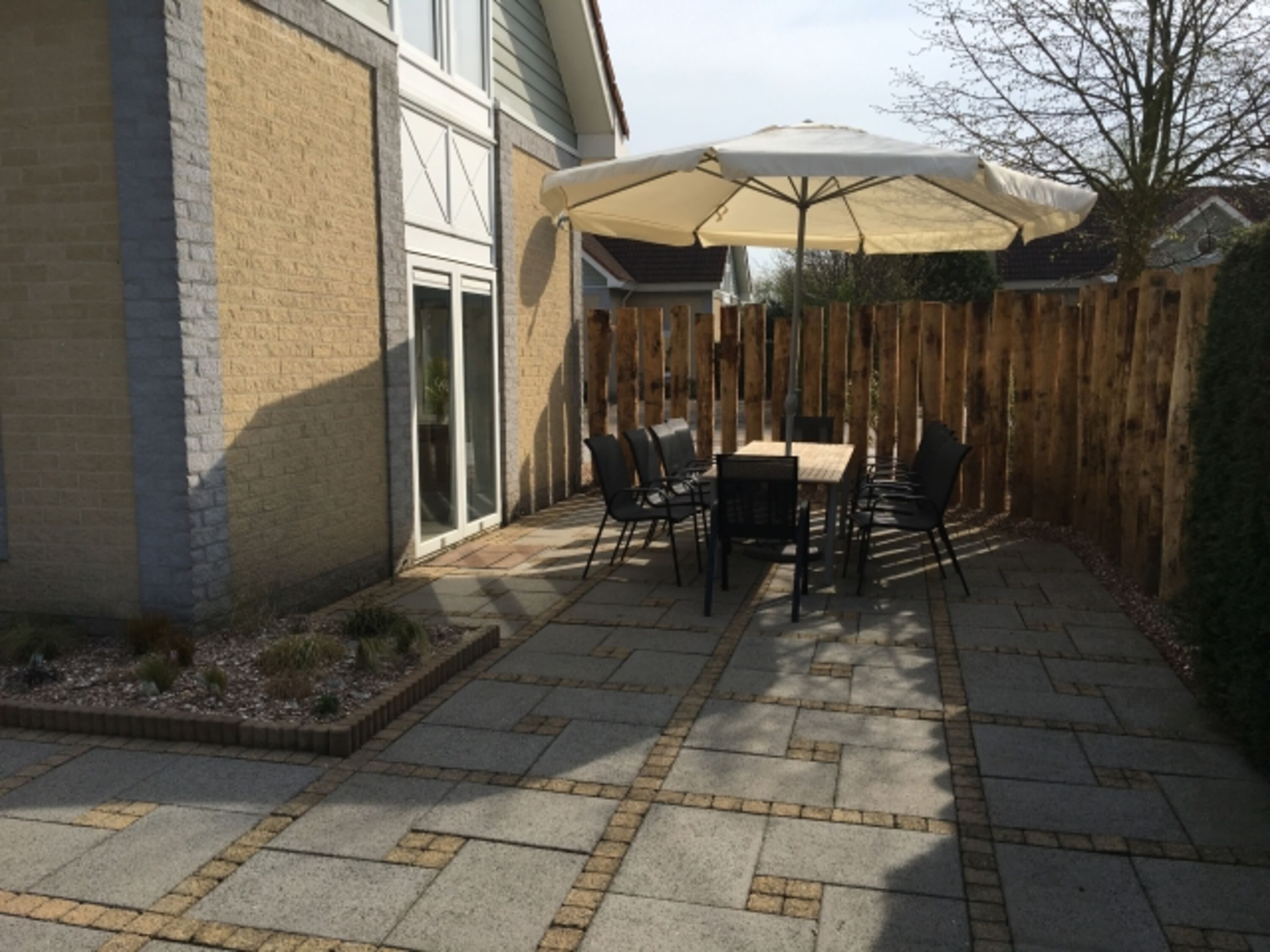 weiterer Gartentisch für 10 Personen 