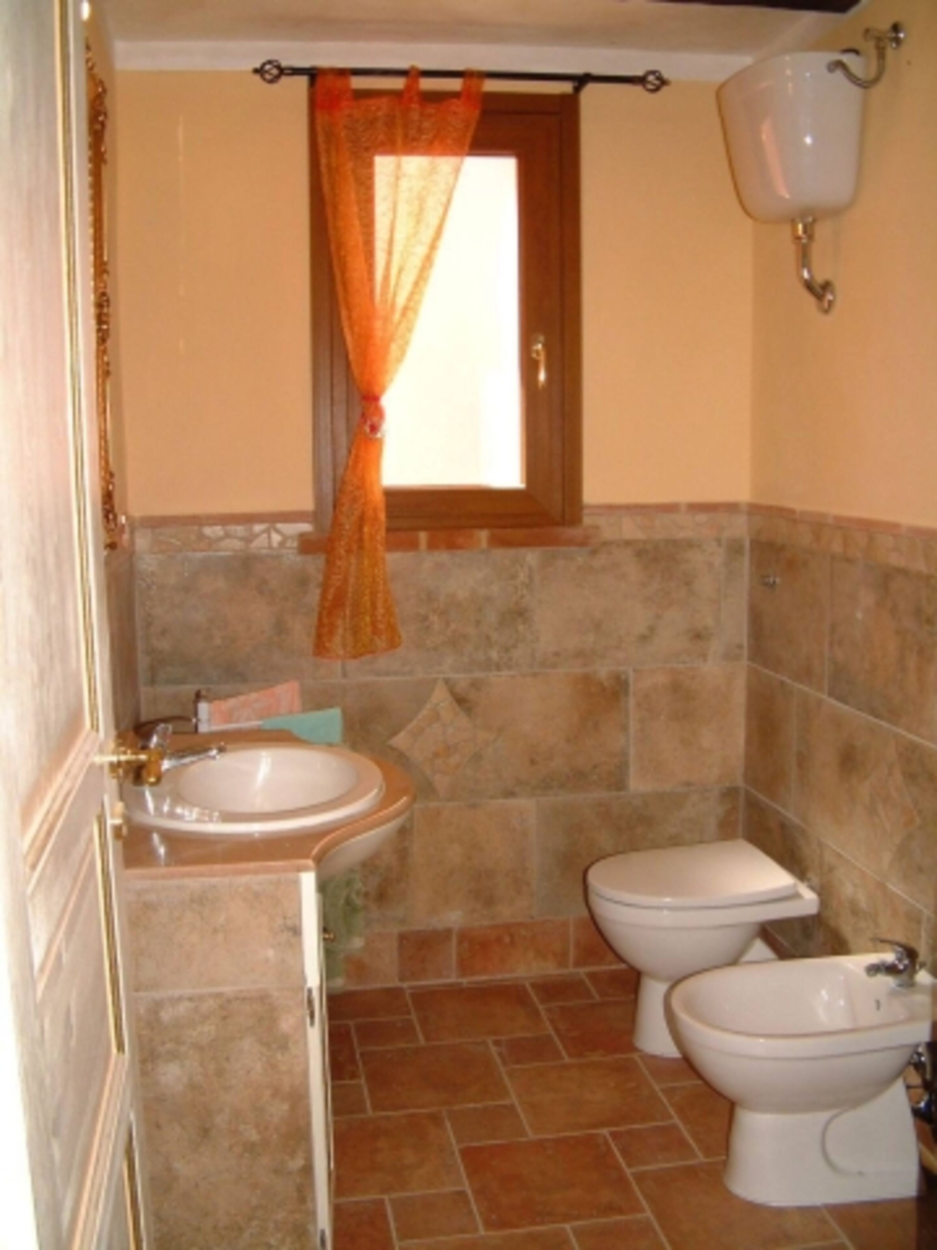 Rustikales toskanisches Badezimmer