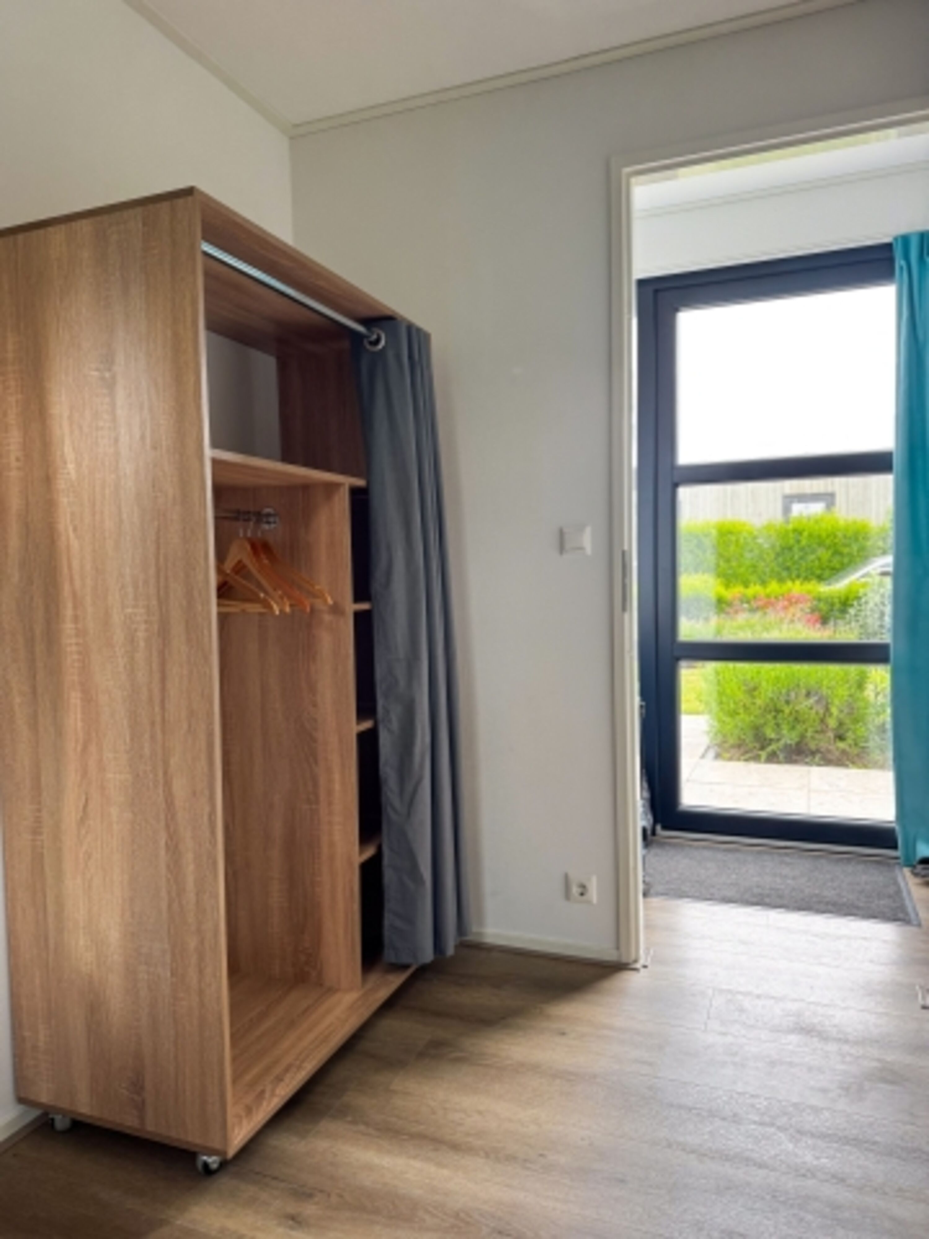 mit eigenem KLeiderschrank