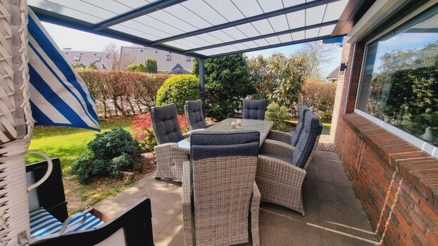 mit elektrischem Sonnenschutz