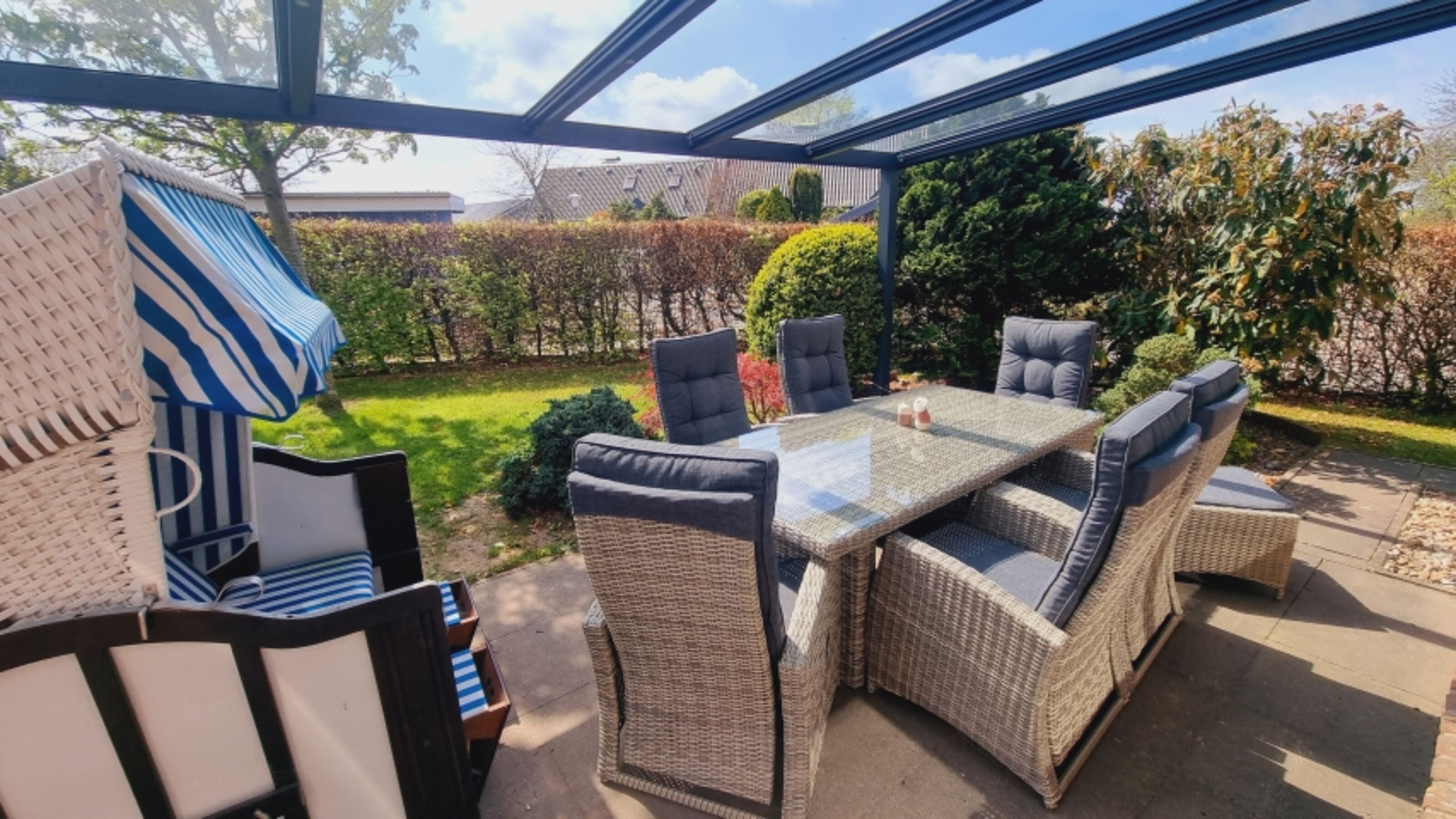 die neue Terrassenüberdachung Möbel 