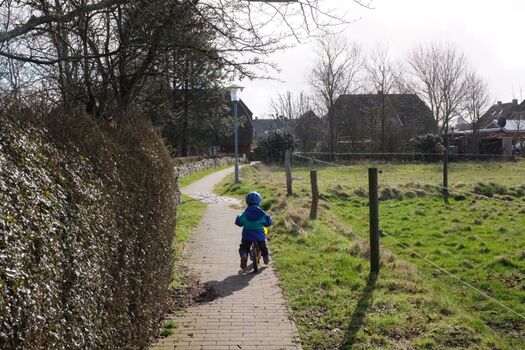 Dort läuft ein Spazierweg, der durch ganz Wrixum führt