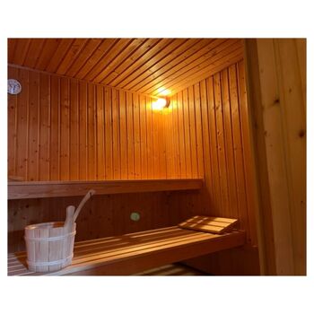 ... sowie zur hauseigenen Sauna