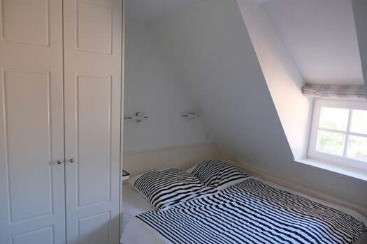 Schlafzimmer 1: gemütliches Doppelbett 