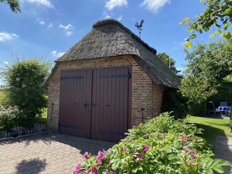 Eure Fahrräder könnt ihr VOR dem Schuppen abstellen