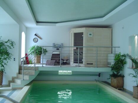 Schwimmhalle mit Sauna.Dorfstr.29