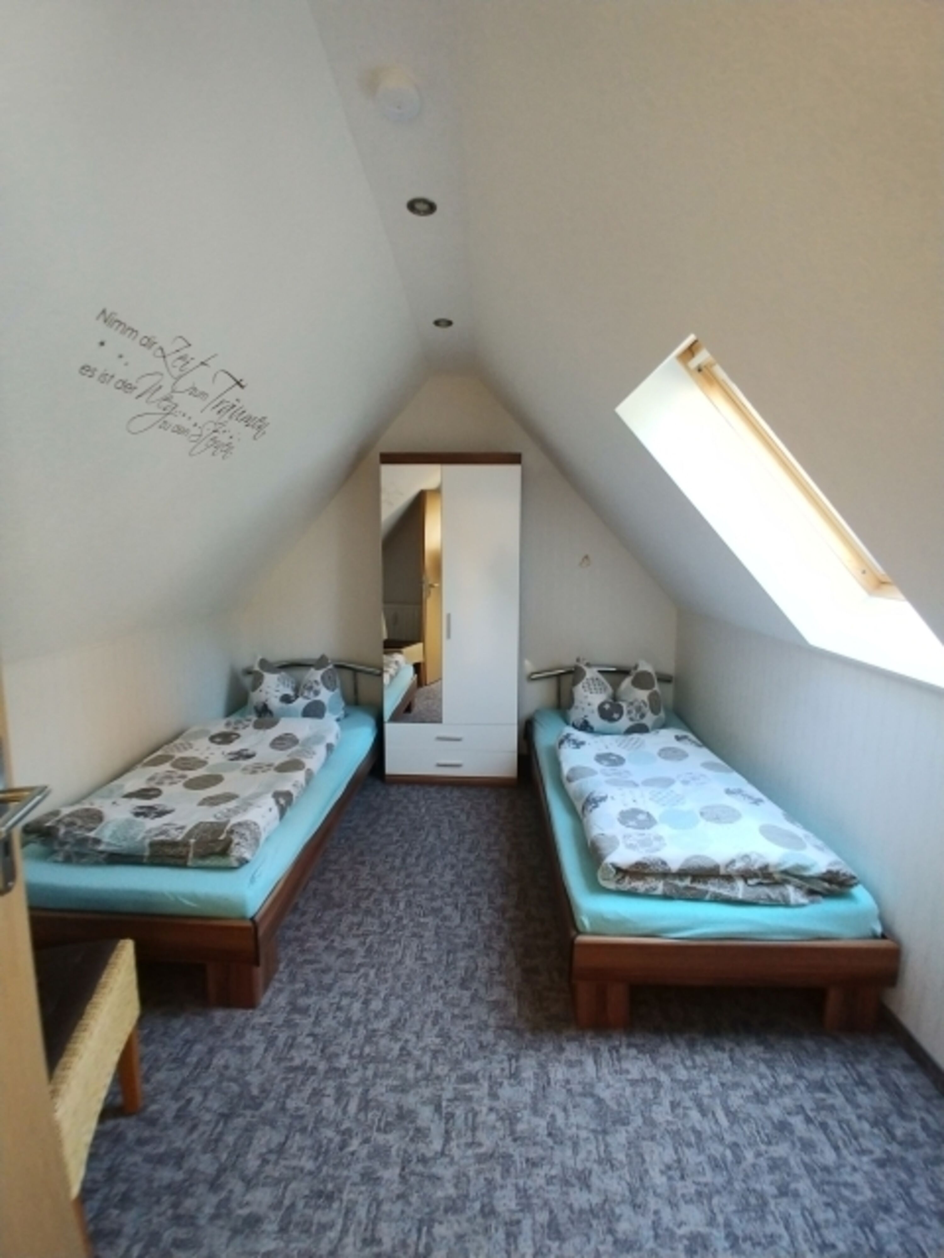Schlafzimmer 1
