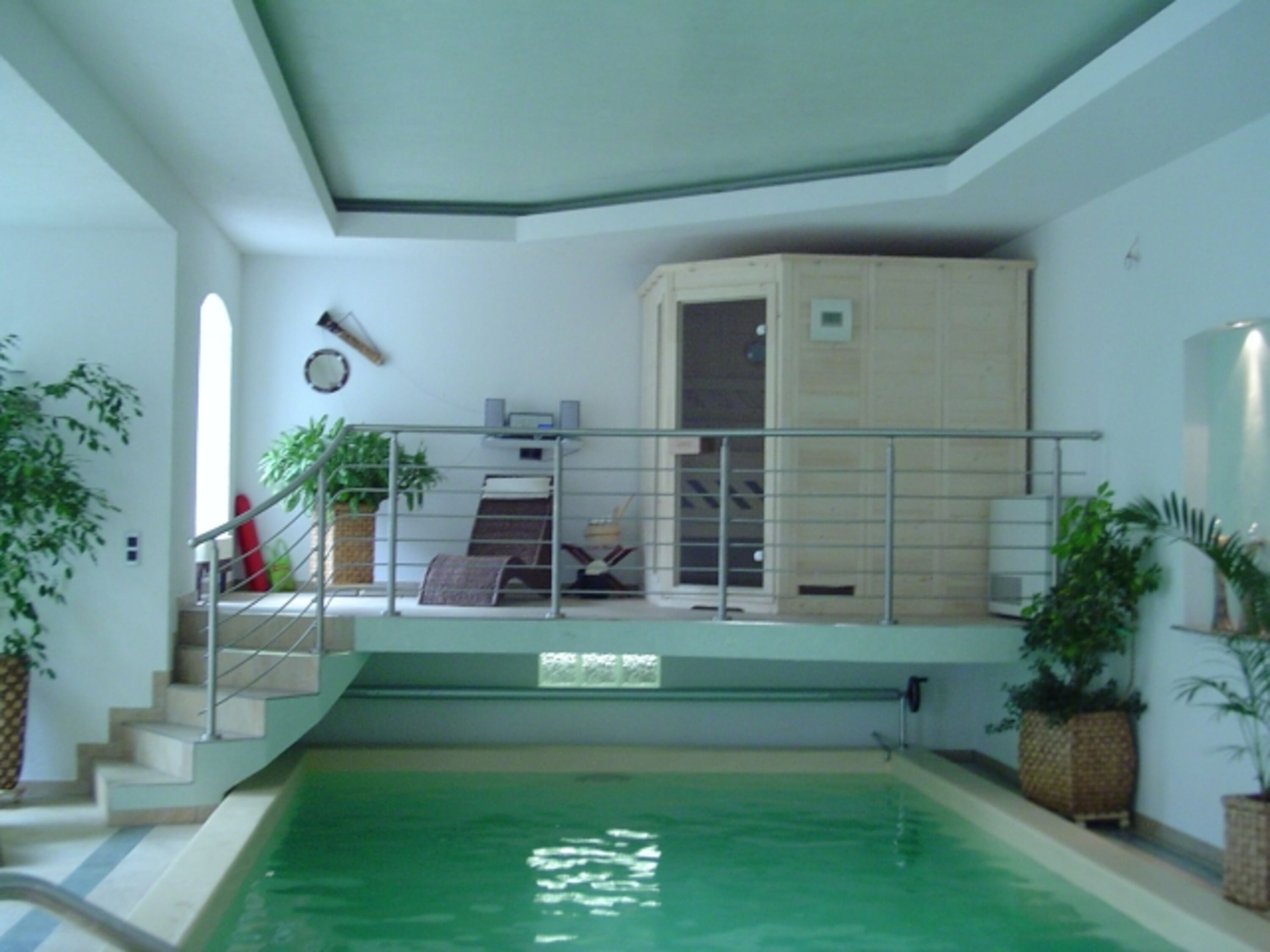 Schwimmhalle mit Sauna.Dorfstr.29