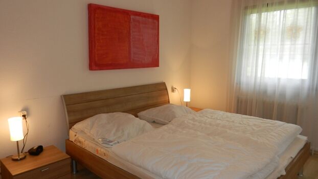 Schlafzimmer mit Doppelbett