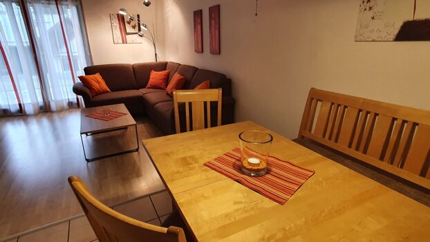 Wohnzimmer mit Essplatz