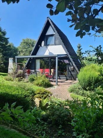 Eingang unter vollüberdachter Terrasse