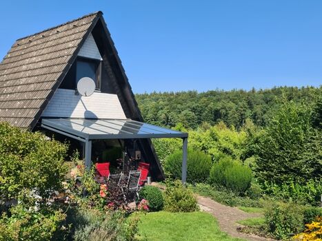 Terrassendach mit unterlaufender Markise