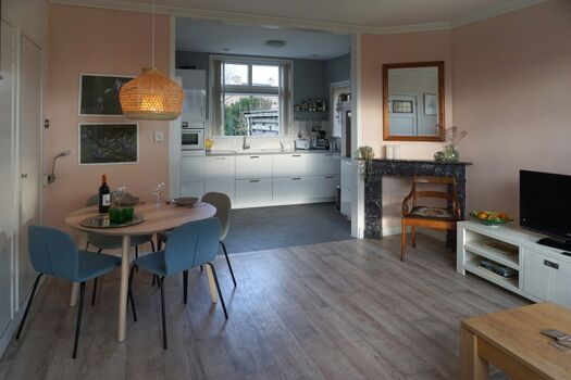 Küche mit Essbereich