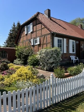 Elbwiesenhaus an der Elbe in der Lenzerwische