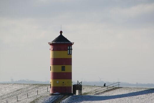 Winterlicher Ostfriesen-Leuchtturm